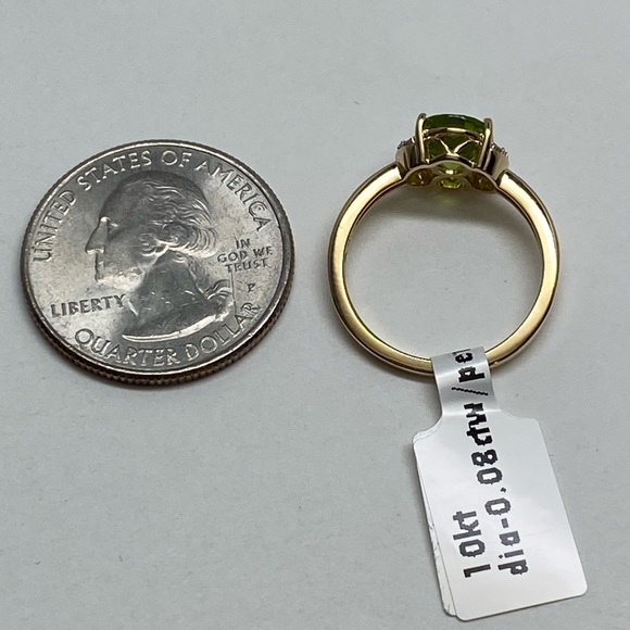 10K Yellow Gold Oval Shape Natural Peridot and 0.08ct Diamond Ring Size 6.75 NEW - Picture 4 of 13